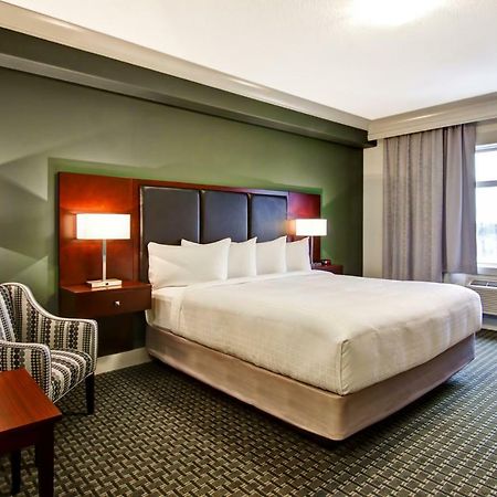 ชาโต โนวา เยลโลว์ไนฟ์ Hotel ภายนอก รูปภาพ