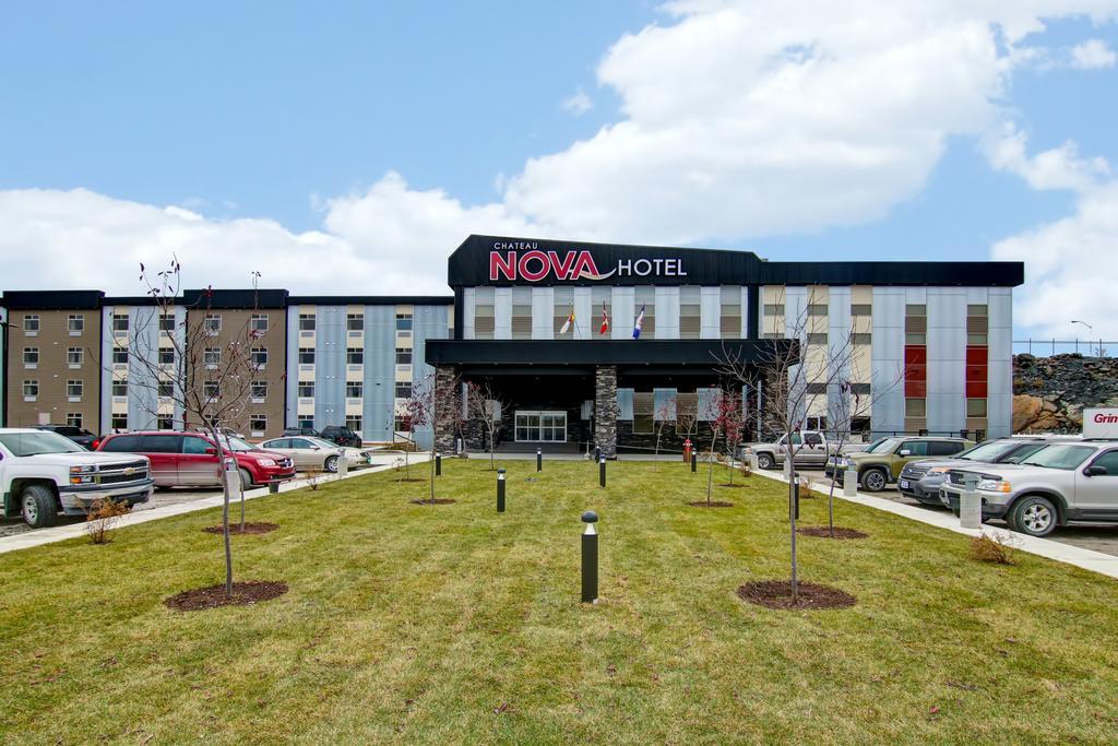 ชาโต โนวา เยลโลว์ไนฟ์ Hotel ภายนอก รูปภาพ
