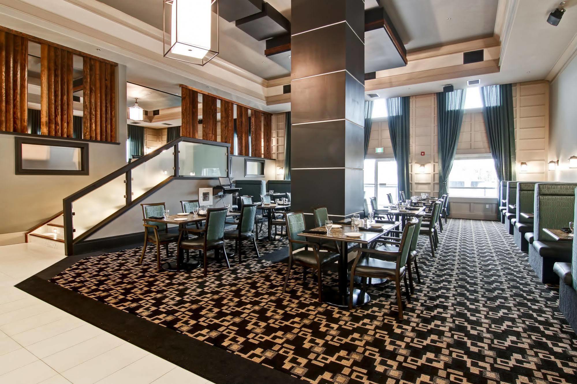 ชาโต โนวา เยลโลว์ไนฟ์ Hotel ภายนอก รูปภาพ