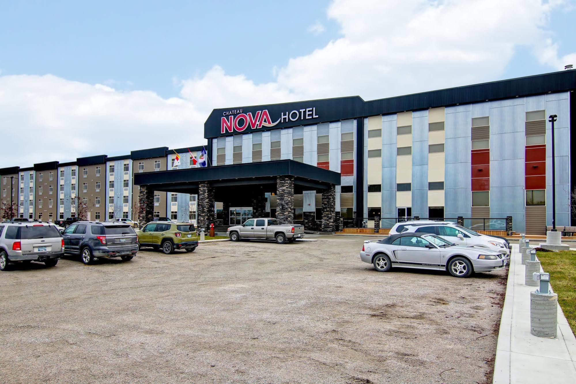 ชาโต โนวา เยลโลว์ไนฟ์ Hotel ภายนอก รูปภาพ