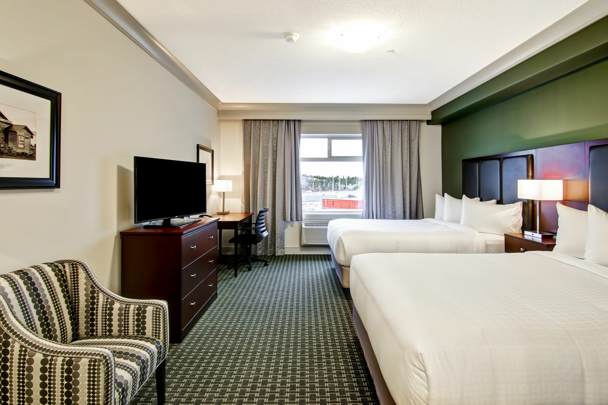 ชาโต โนวา เยลโลว์ไนฟ์ Hotel ภายนอก รูปภาพ